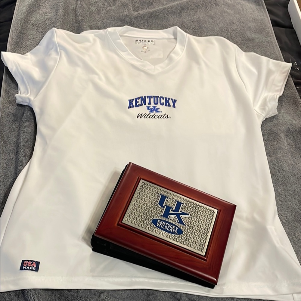 Kentucky Wildcats NCAA Women’s XL White T-Shirt USA PLUS Memorabilia Photo Book